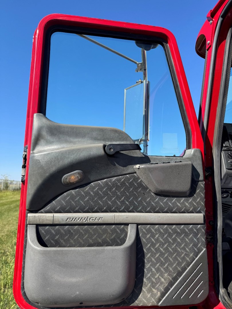 2018 MACK CXU613 - USED TRUCKS DAY CAB - image 11